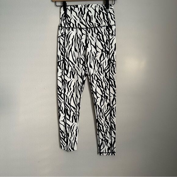 ZYIA Safari Pocket Brilliant Hi-Rise 7/8 24" black and white zebra print - Picture 3 of 10
